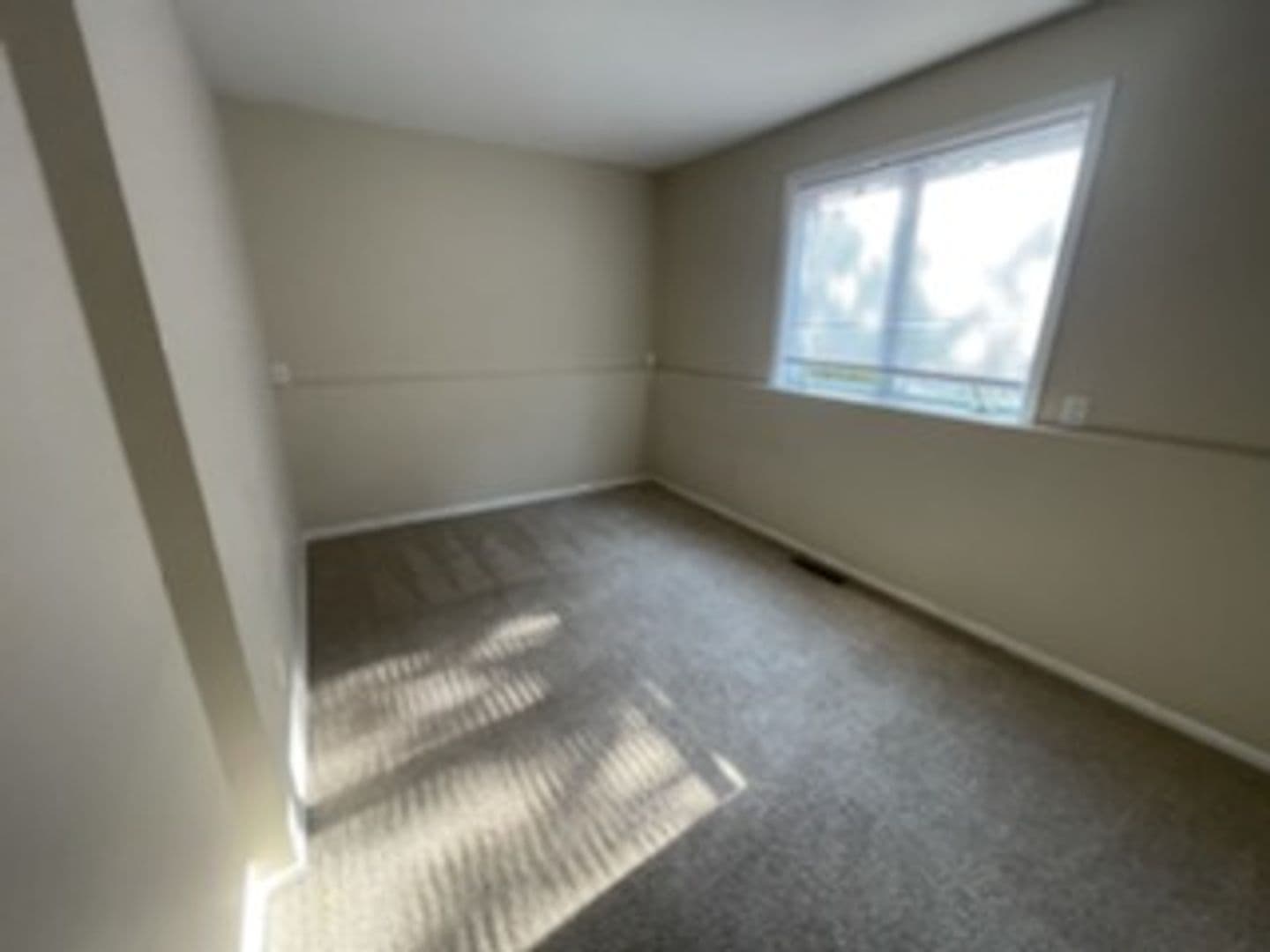 Minneapolis Apartment: 860 10th Ave SE