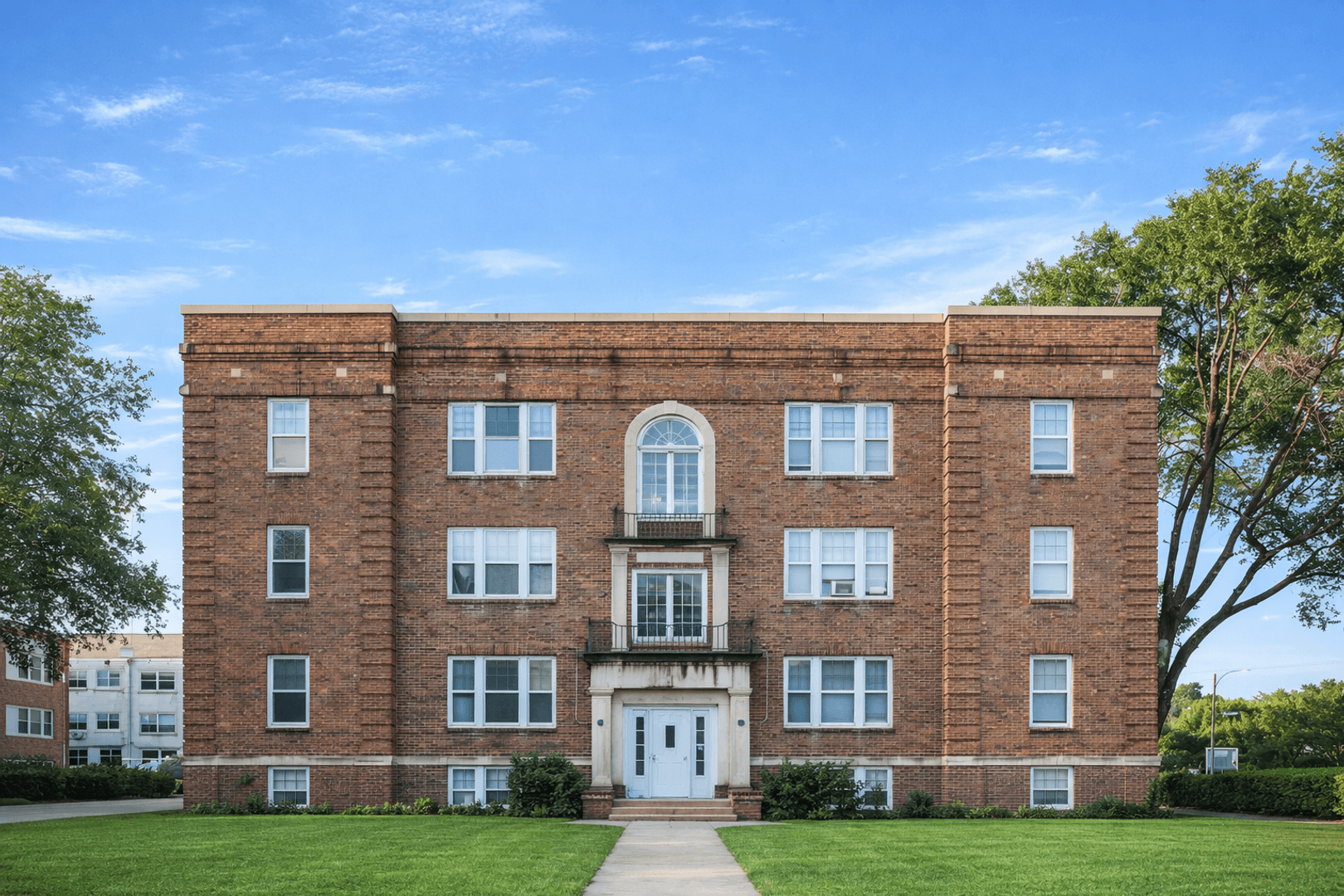Minneapolis Apartment: 813 University Ave SE