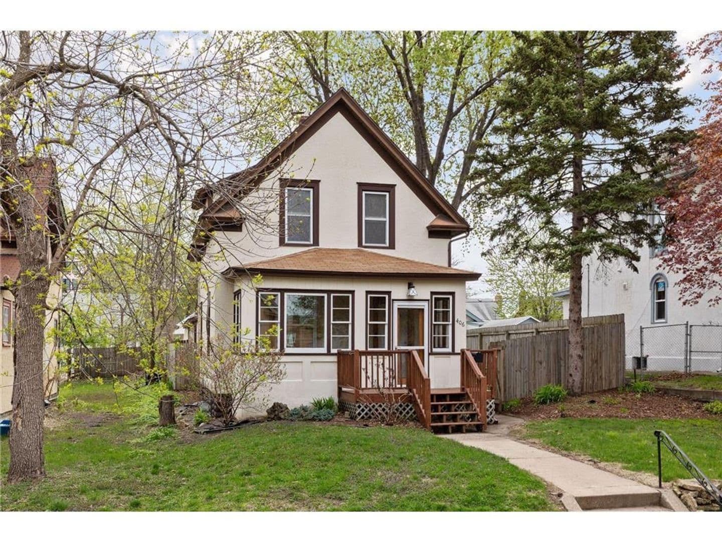 St. Paul House: 406 Fry St