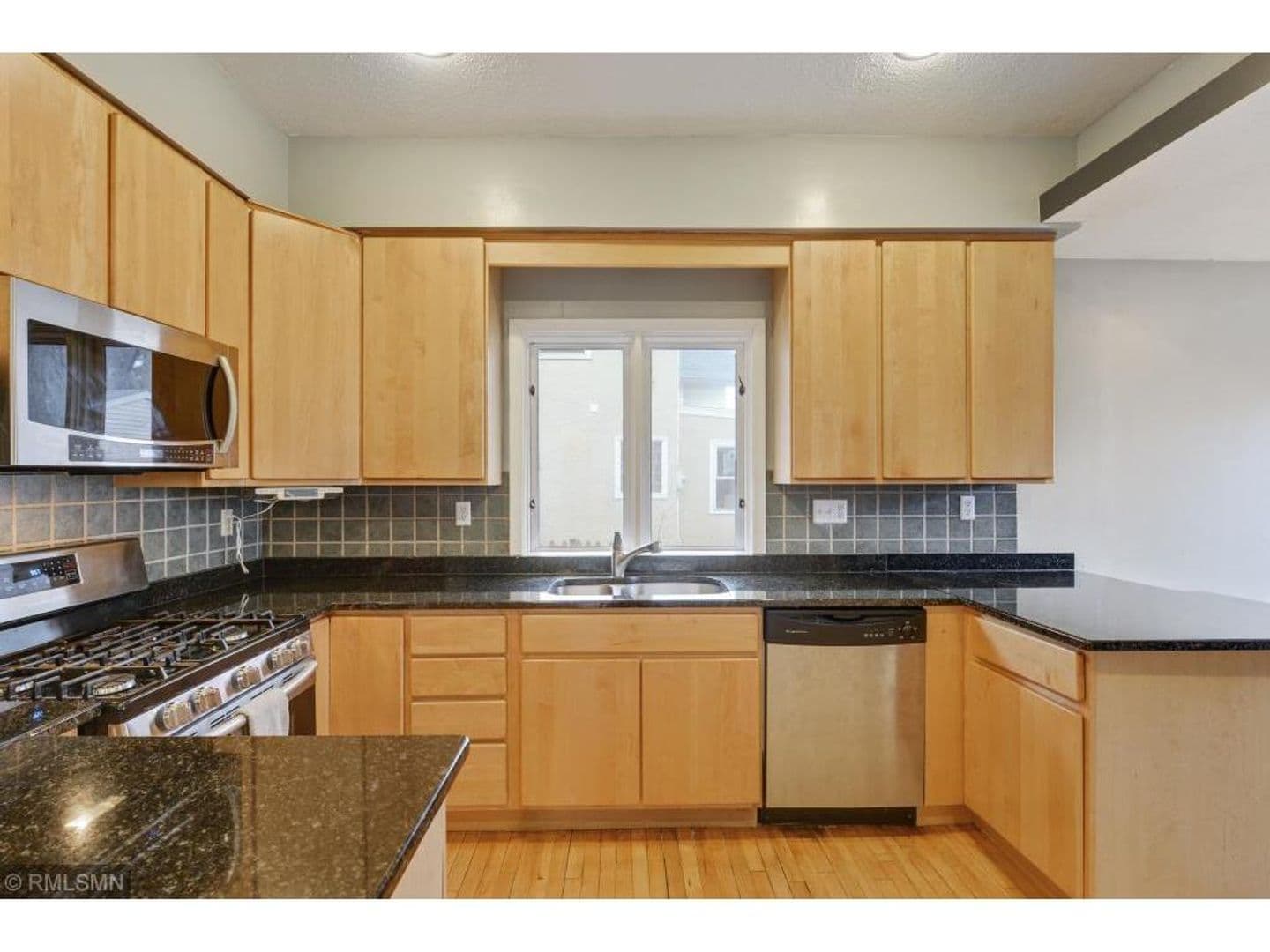 St. Paul Apartment: 1522 Minnehaha Ave W