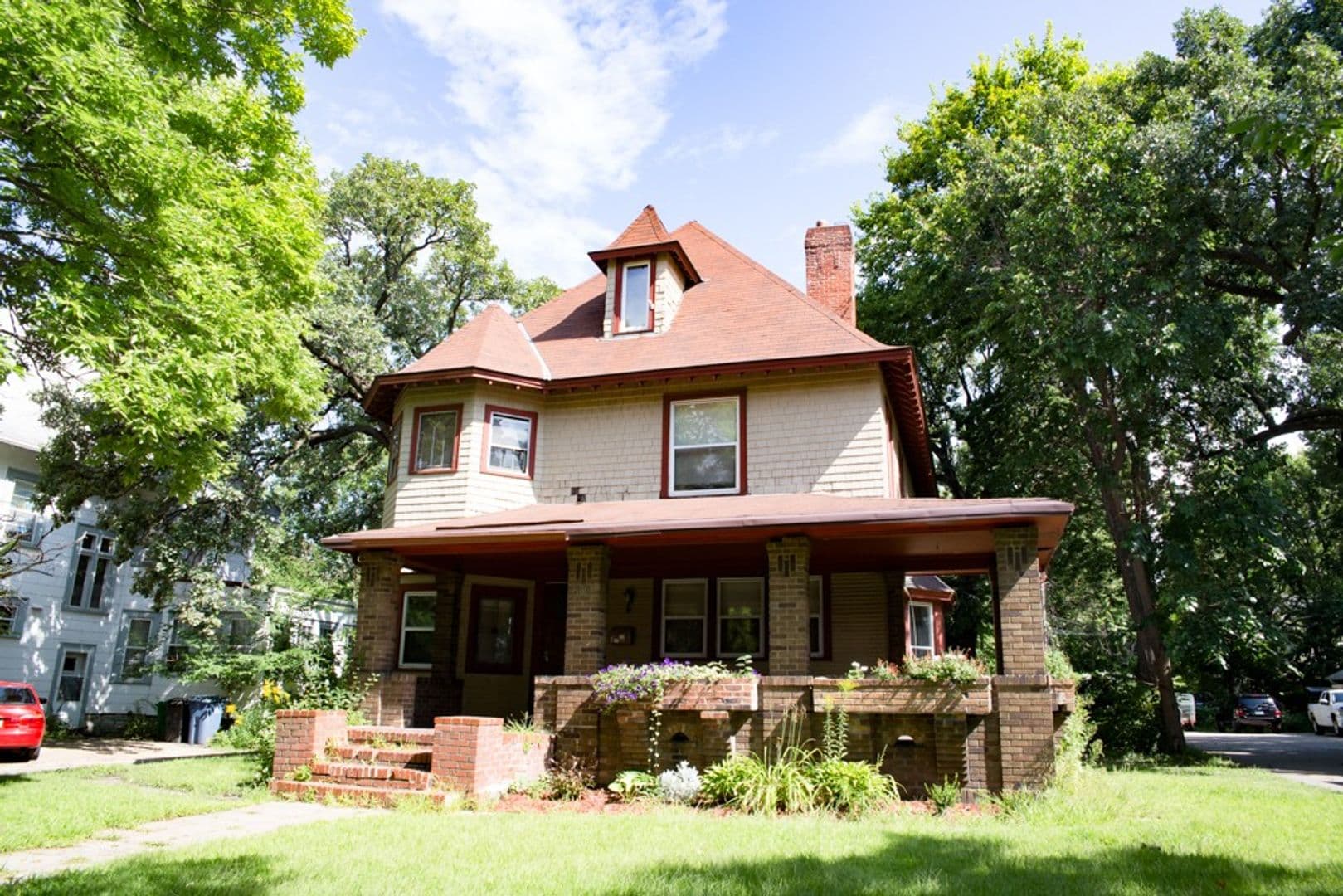 Minneapolis Apartment: 809 6th St SE