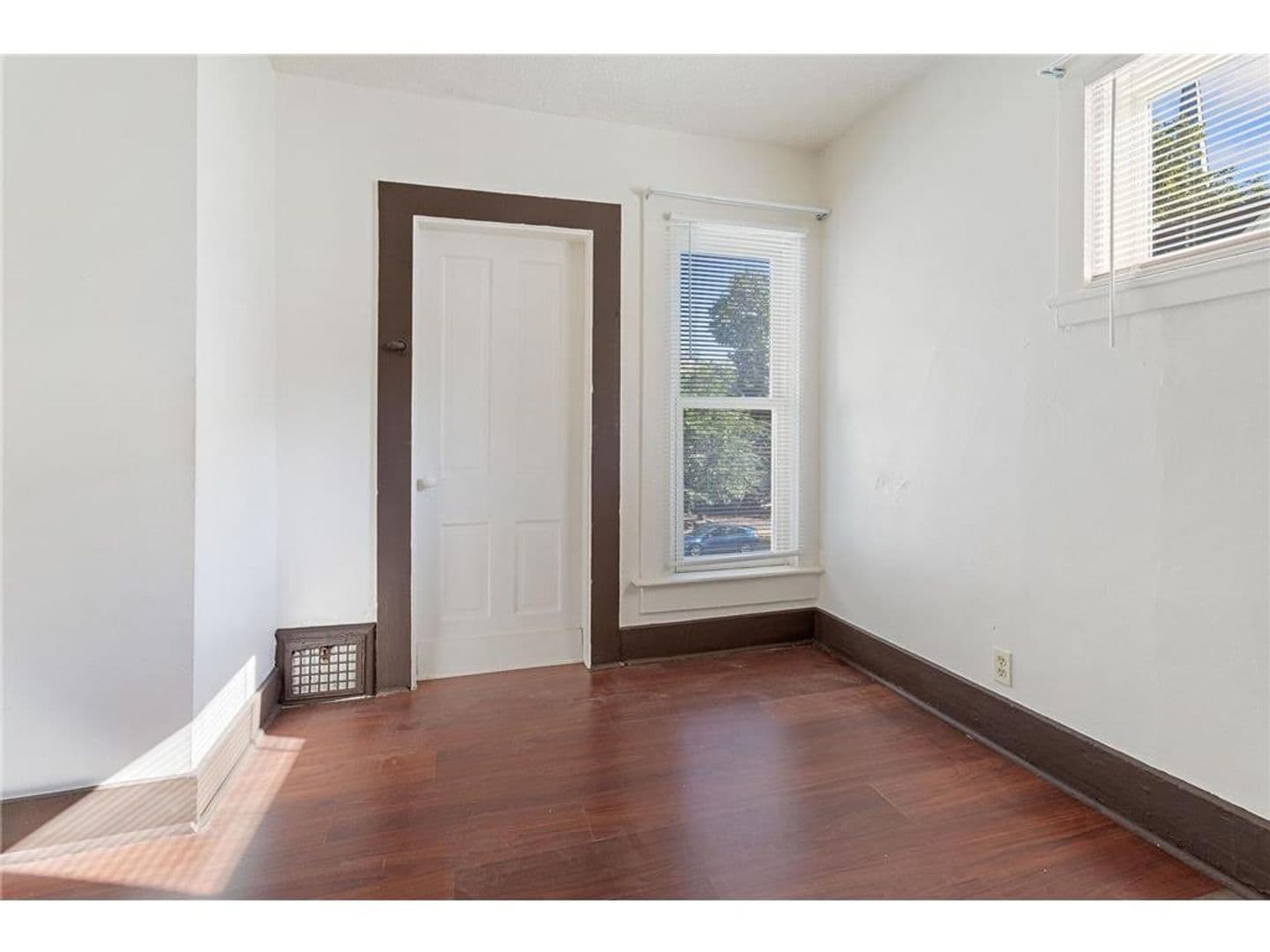 Minneapolis House: 525 8th Ave Se