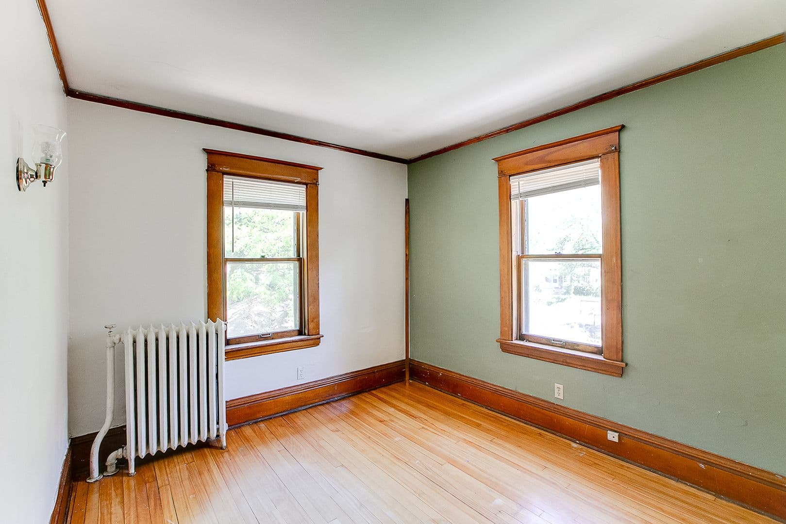 St Paul Apartment: 1649-51 Minnehaha Ave W