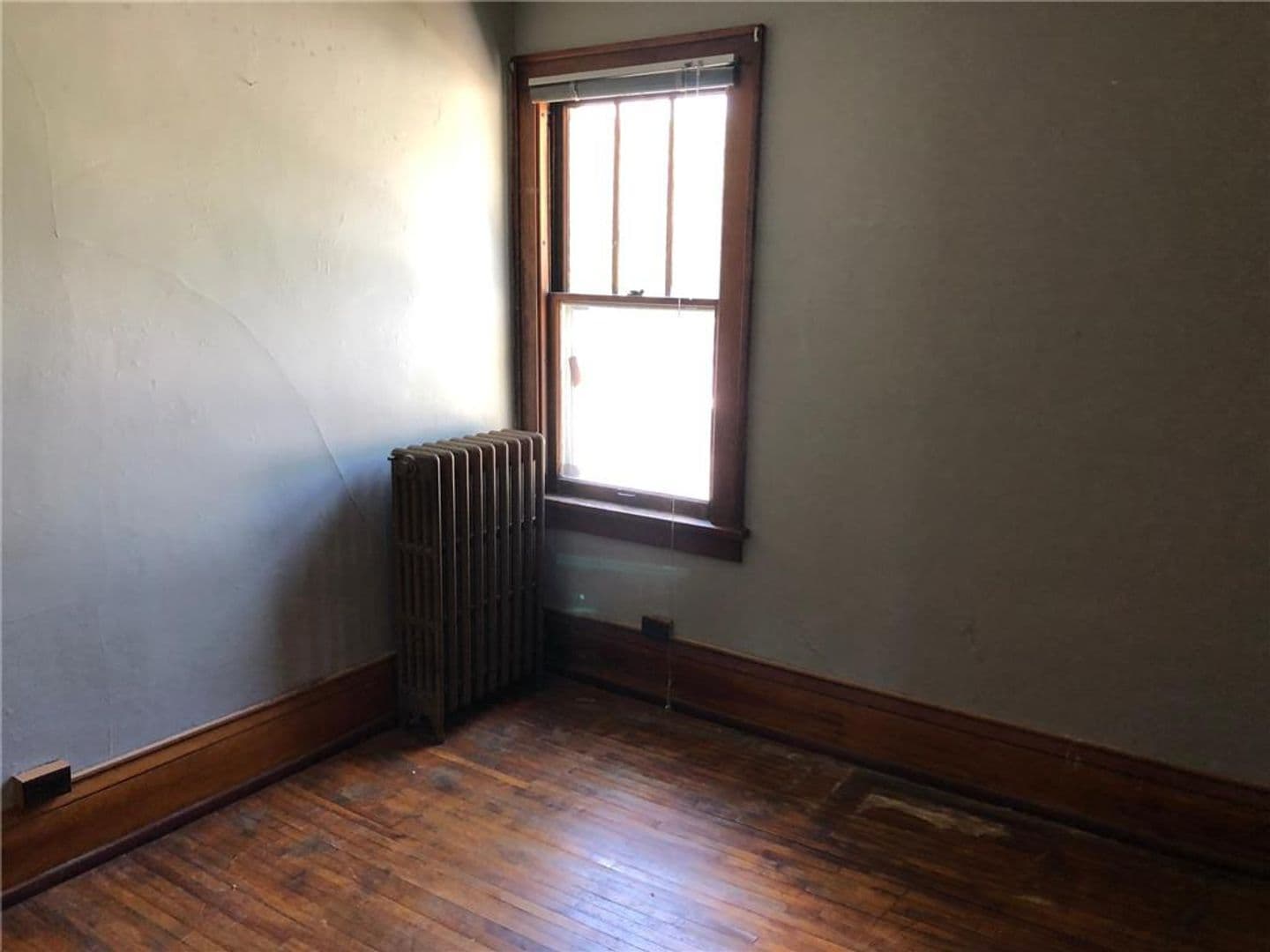 St. Paul Apartment: 824 Aldine St