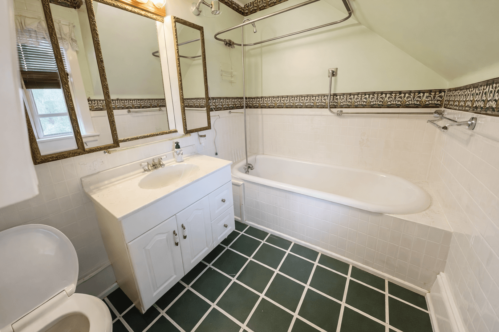 St. Paul House: 1267 Hewitt Ave