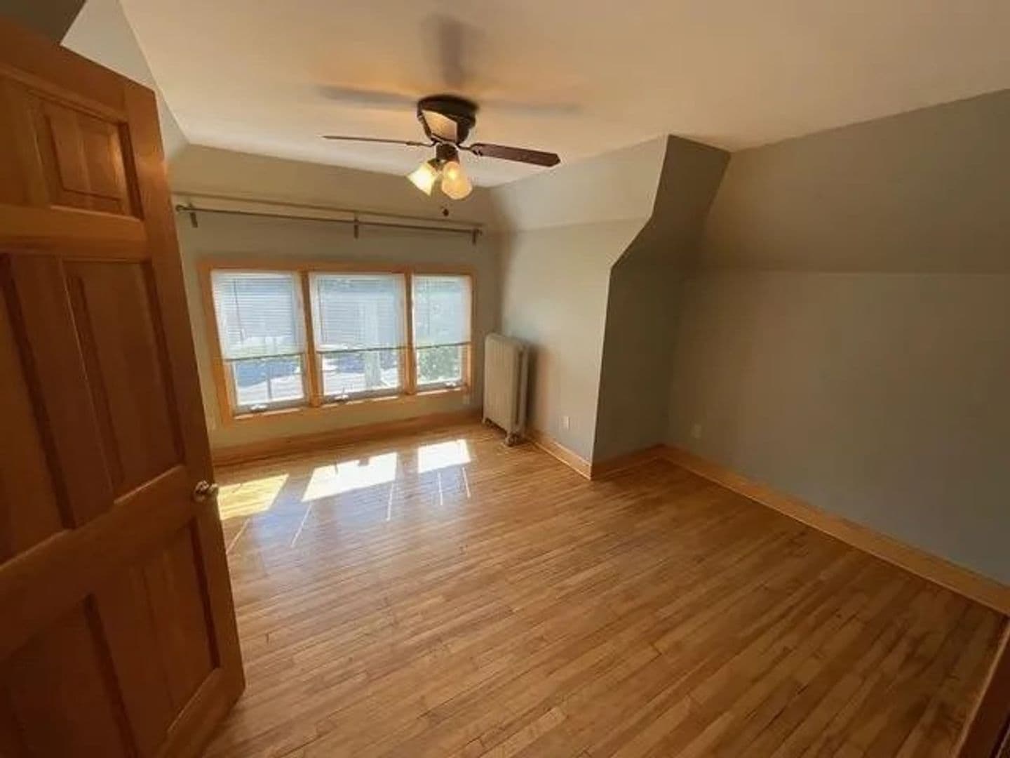St. Paul Apartment: 803 Snelling Ave N