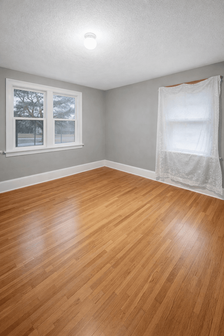 St. Paul House: 811 Snelling Ave N