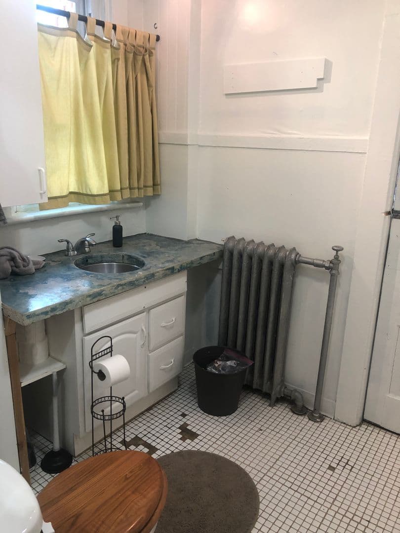 Minneapolis Apartment: 821 6th St SE