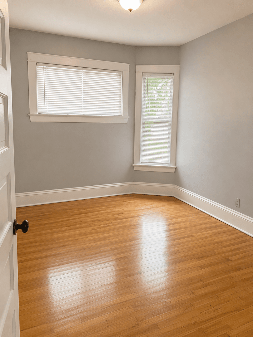 Minnneapolis Apartment: 816-818 University Ave SE