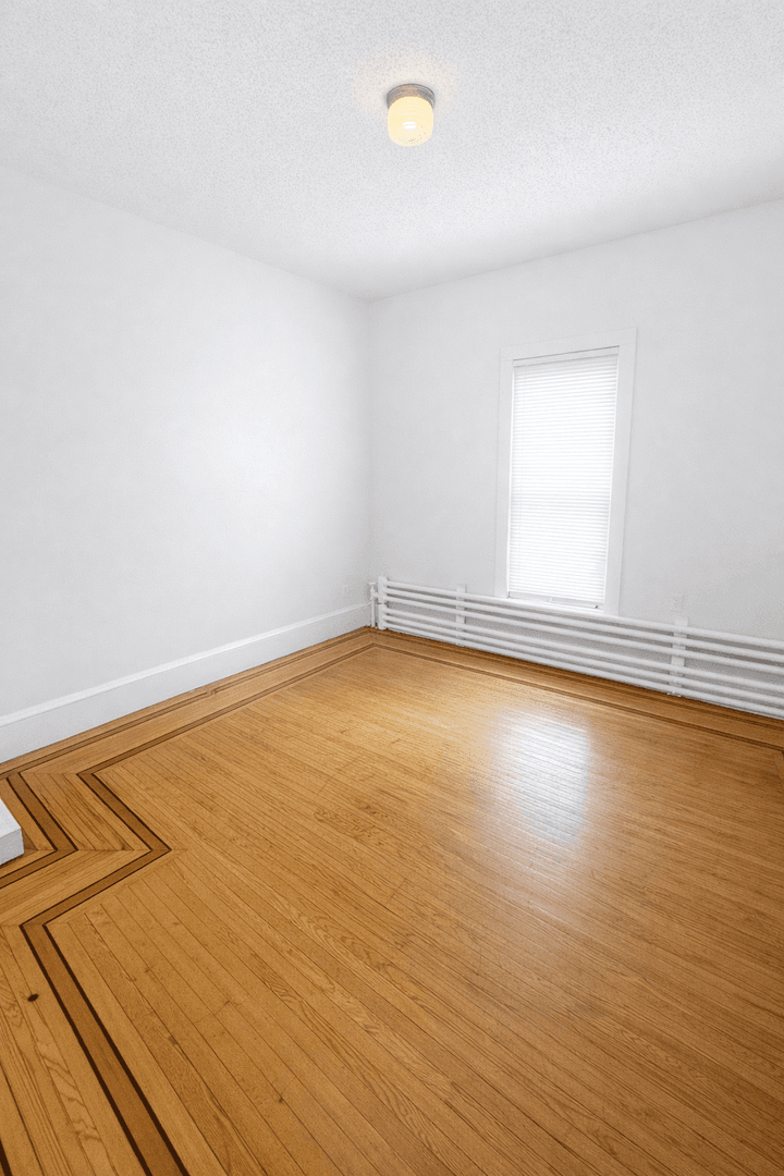 Minneapolis Apartment: 1309 7th St SE