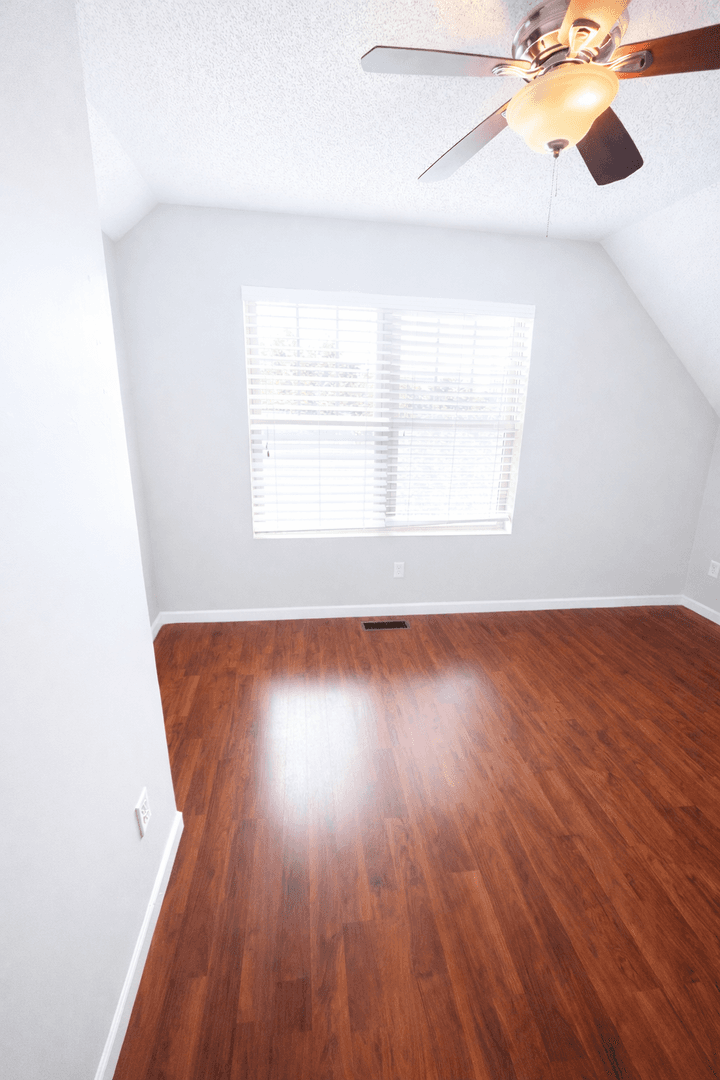 Minneapolis Apartment: 633 Ontario St SE
