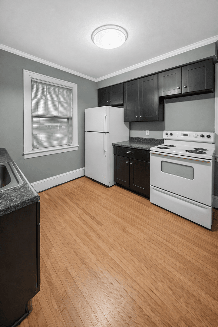 St. Paul House: 811 Snelling Ave N