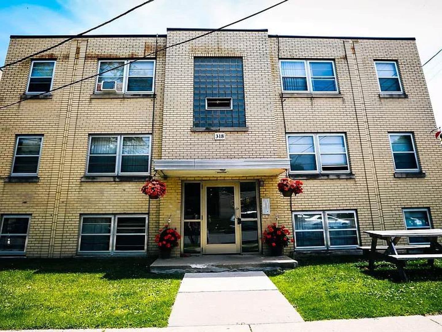 Minneapolis Apartment: 318 8th Ave SE