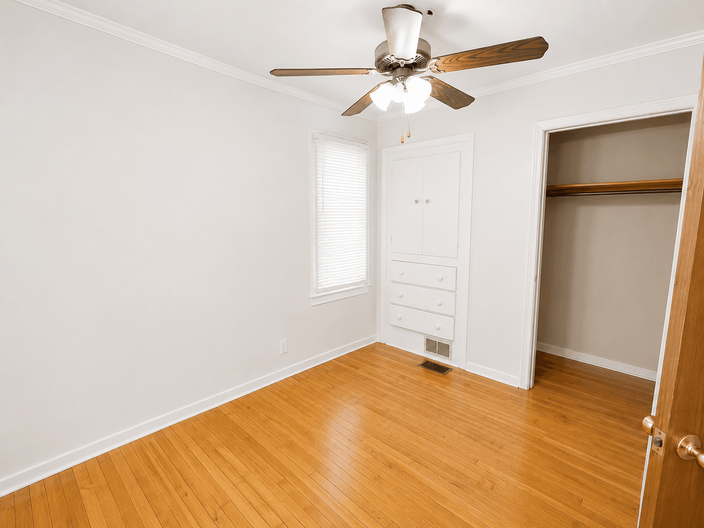 Minneapolis Apartment: 1062 11th Ave SE