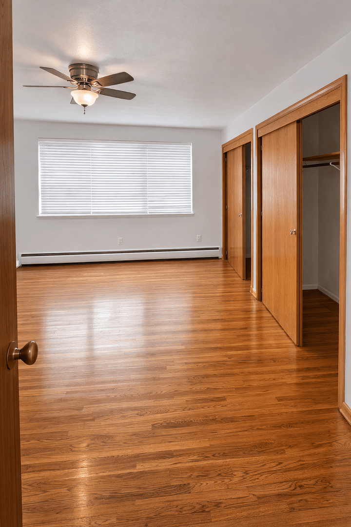 Minneapolis Apartment: 801 University Ave SE