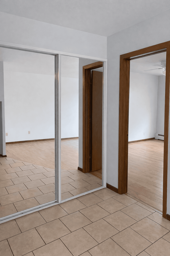 Minneapolis Apartment: 904-912 21st Ave S