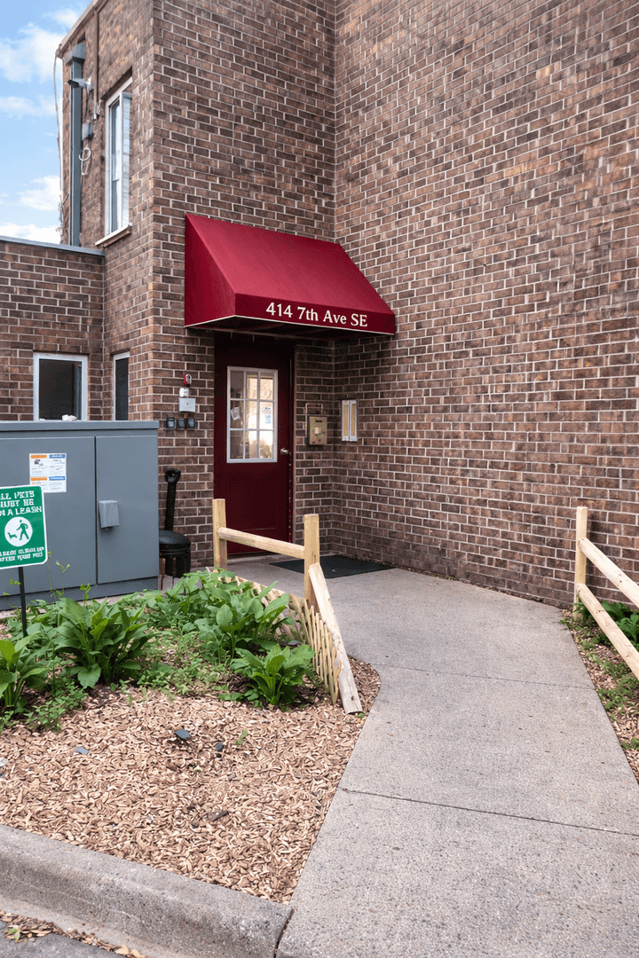 Minneapolis Apartment: 414 7th Ave SE