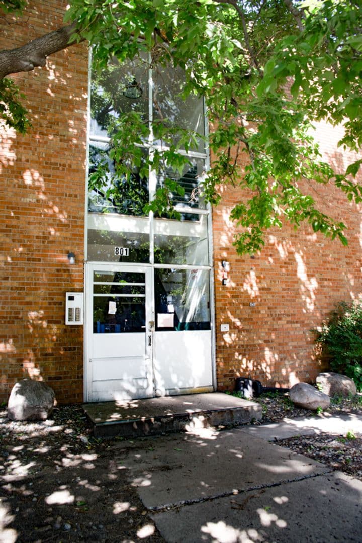 Minneapolis Apartment: 801 University Ave SE