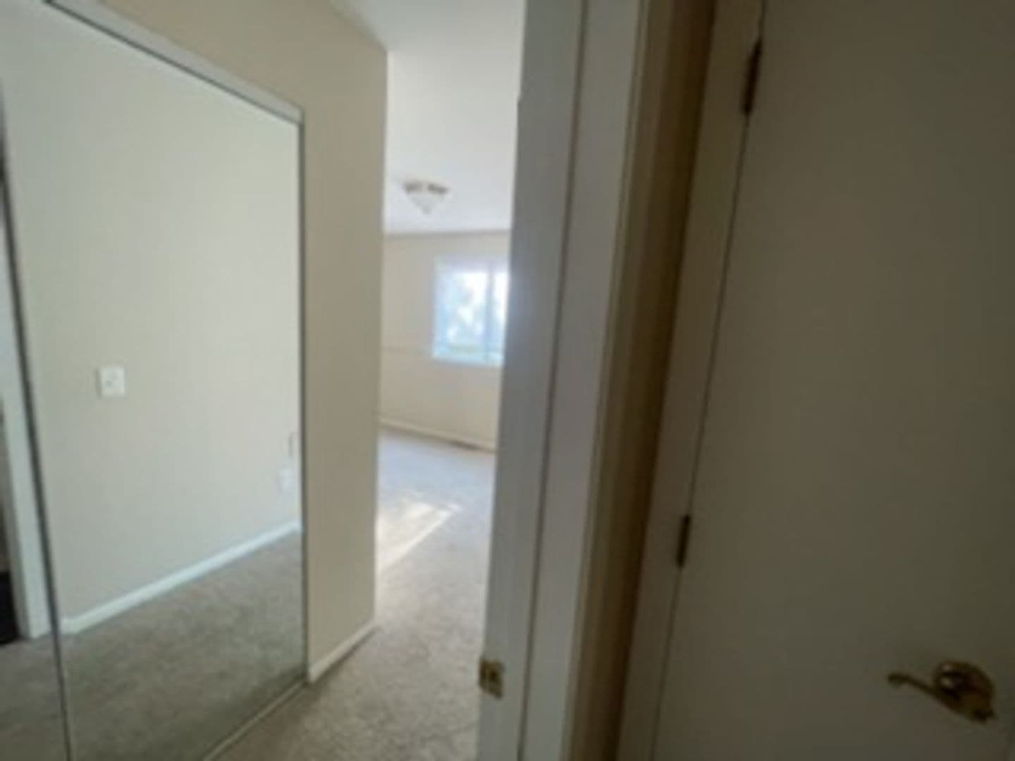 Minneapolis Apartment: 860 10th Ave SE