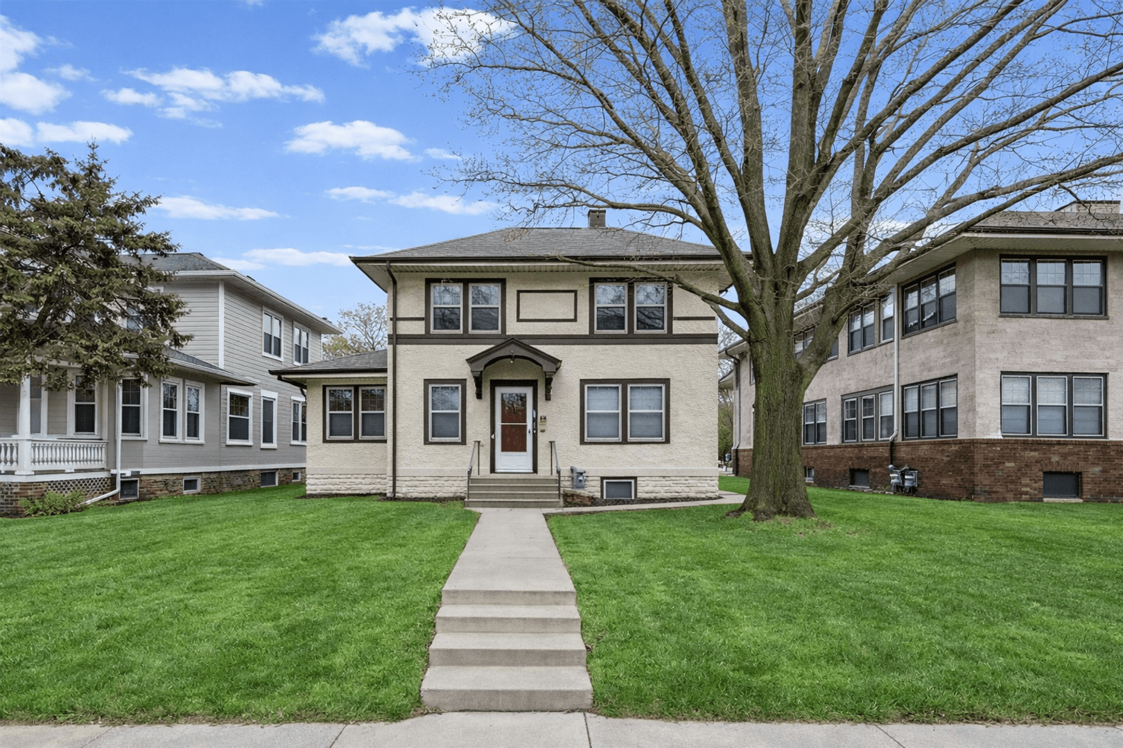 St. Paul House: 811 Snelling Ave N