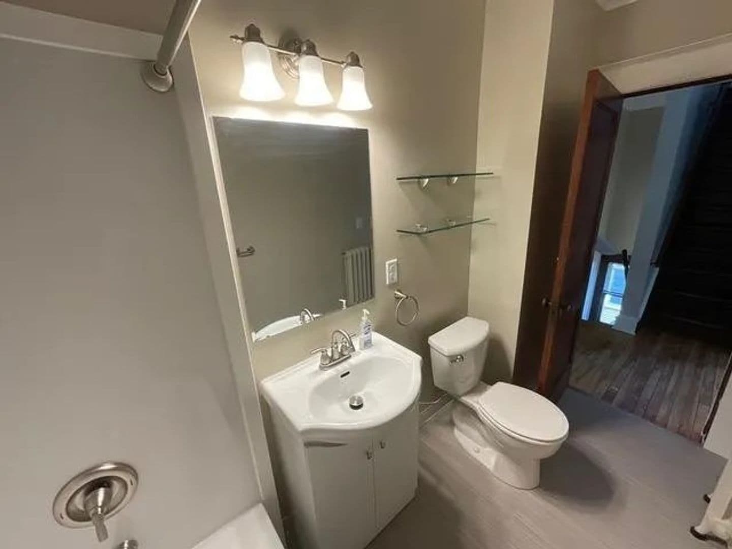 St. Paul Apartment: 803 Snelling Ave N