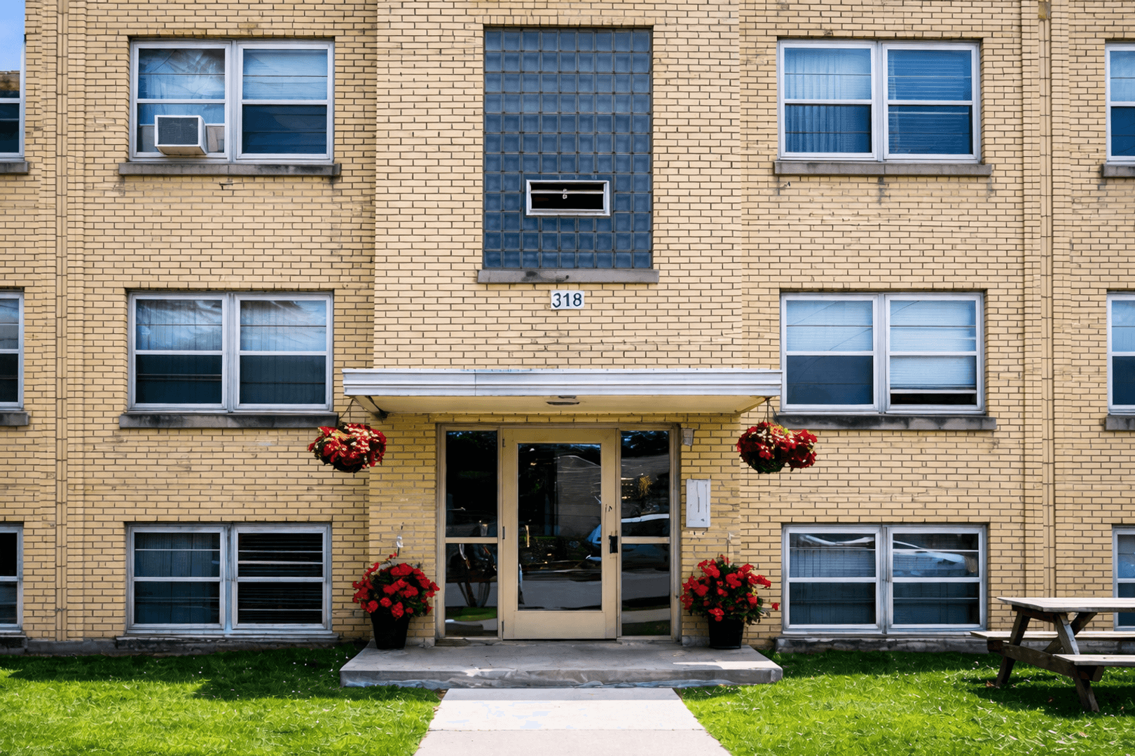 Minneapolis Apartment: 318 8th Ave SE