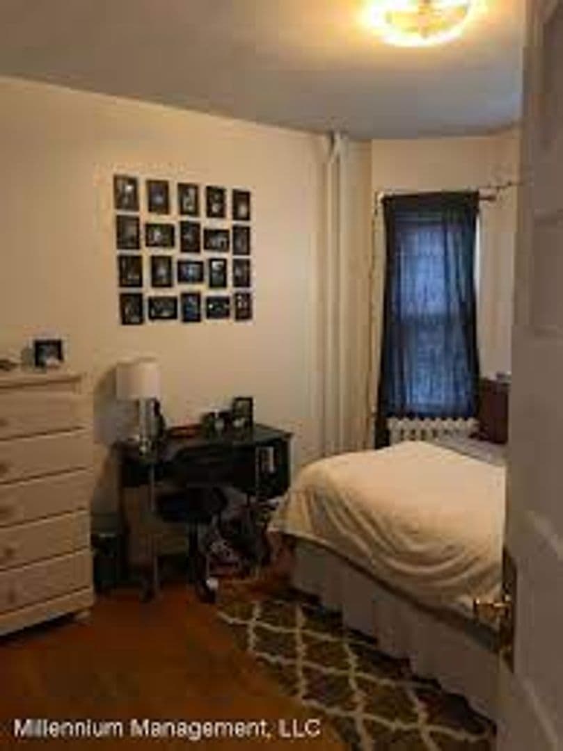Minneapolis Apartment: 808-810 University Ave SE