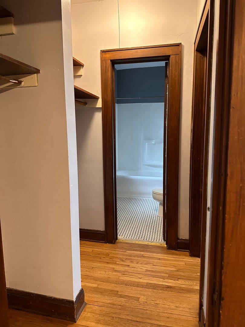 Minneapolis Apartment: 813 University Ave SE