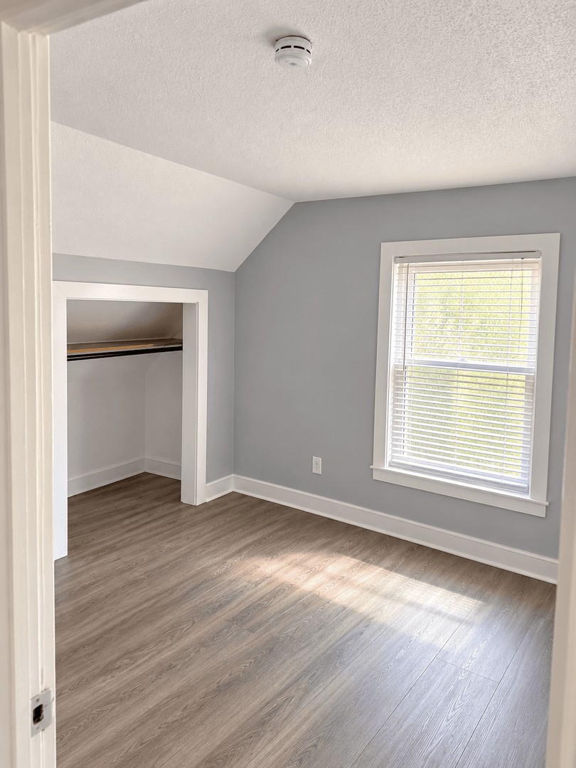 Minnneapolis Apartment: 816-818 University Ave SE