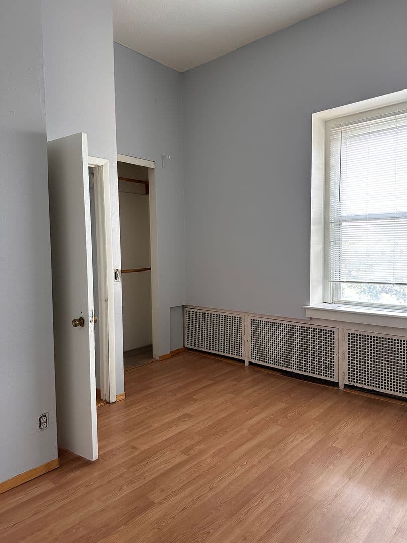 Minneapolis Apartment: 414 7th Ave SE