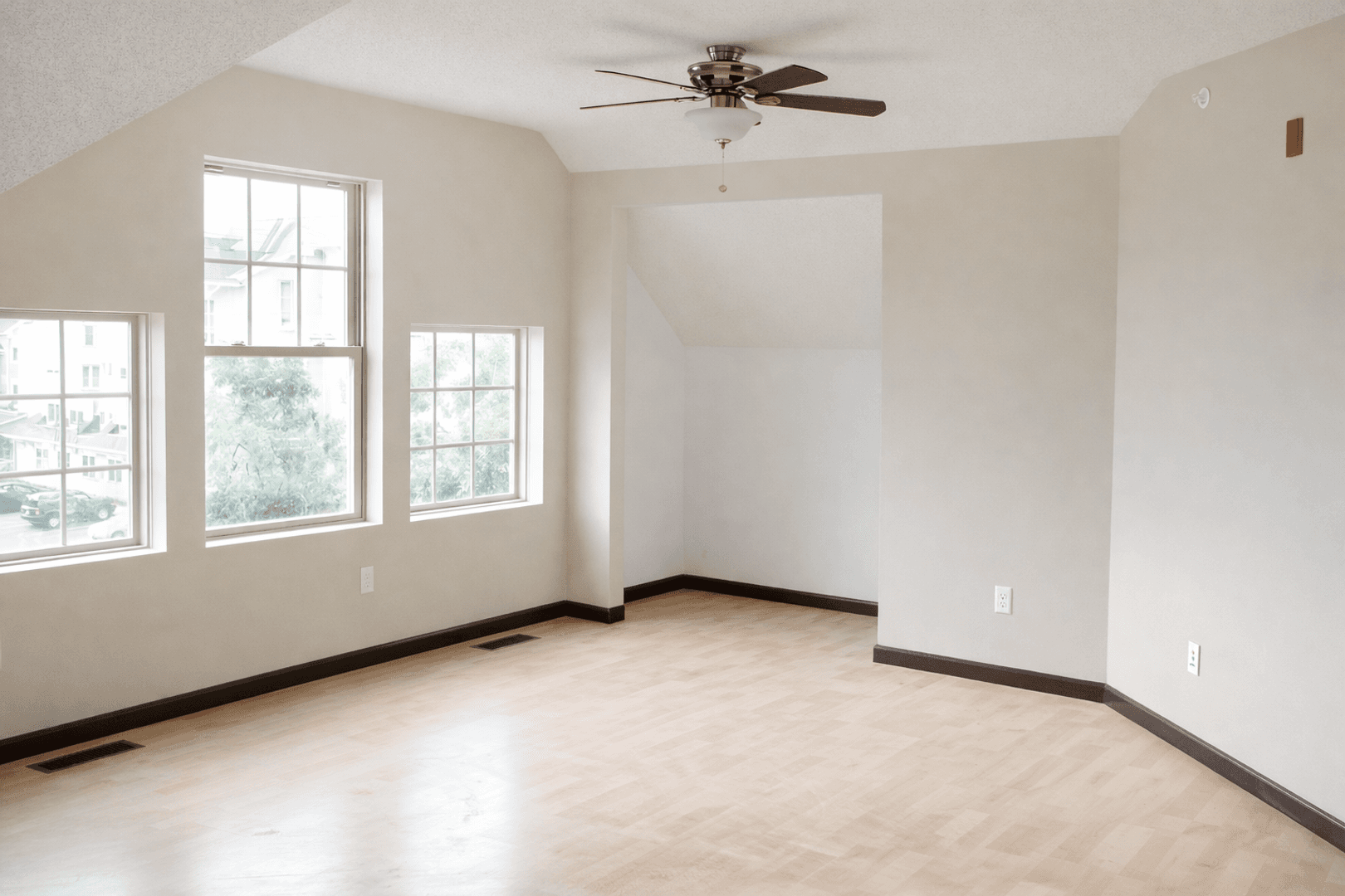 Minneapolis Apartment: 633 Ontario St SE
