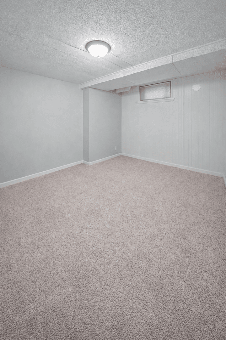 St. Paul House: 811 Snelling Ave N