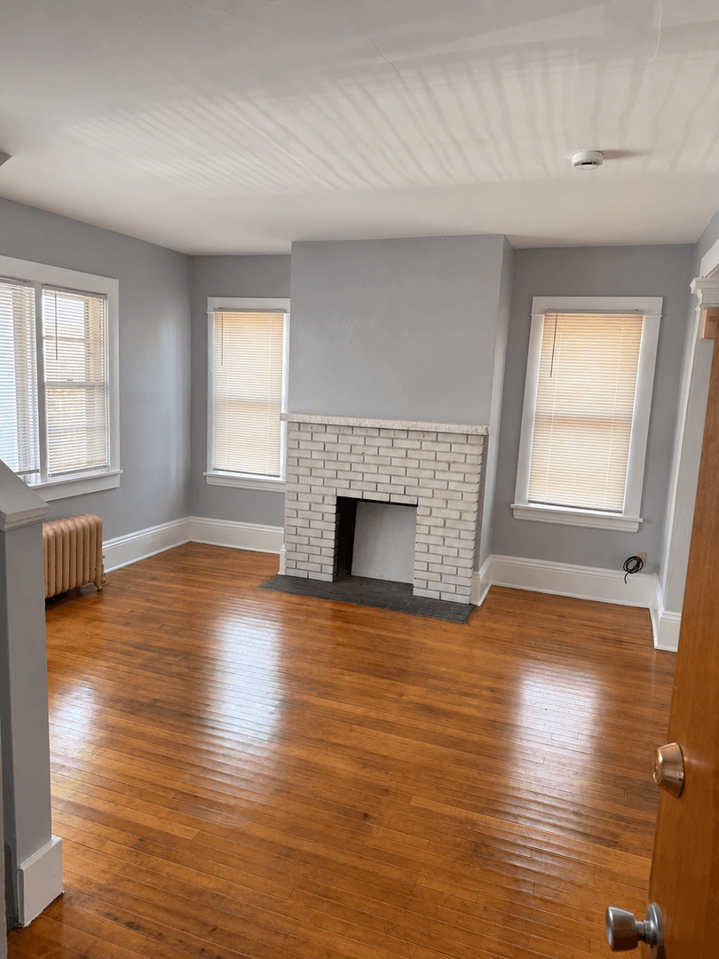 Minnneapolis Apartment: 816-818 University Ave SE