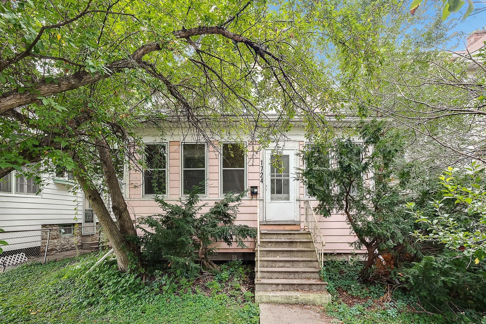 Minneapolis Apartment: 1724 Como Ave SE