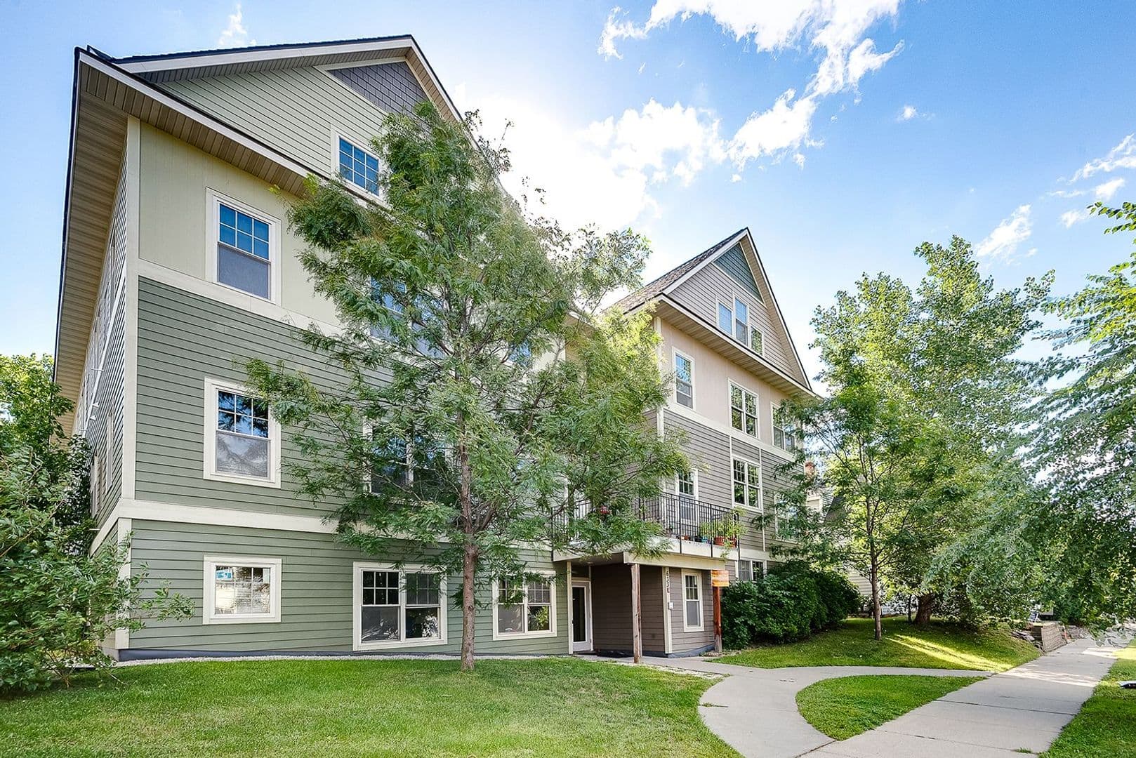 Minneapolis Apartment: 633 Ontario St SE