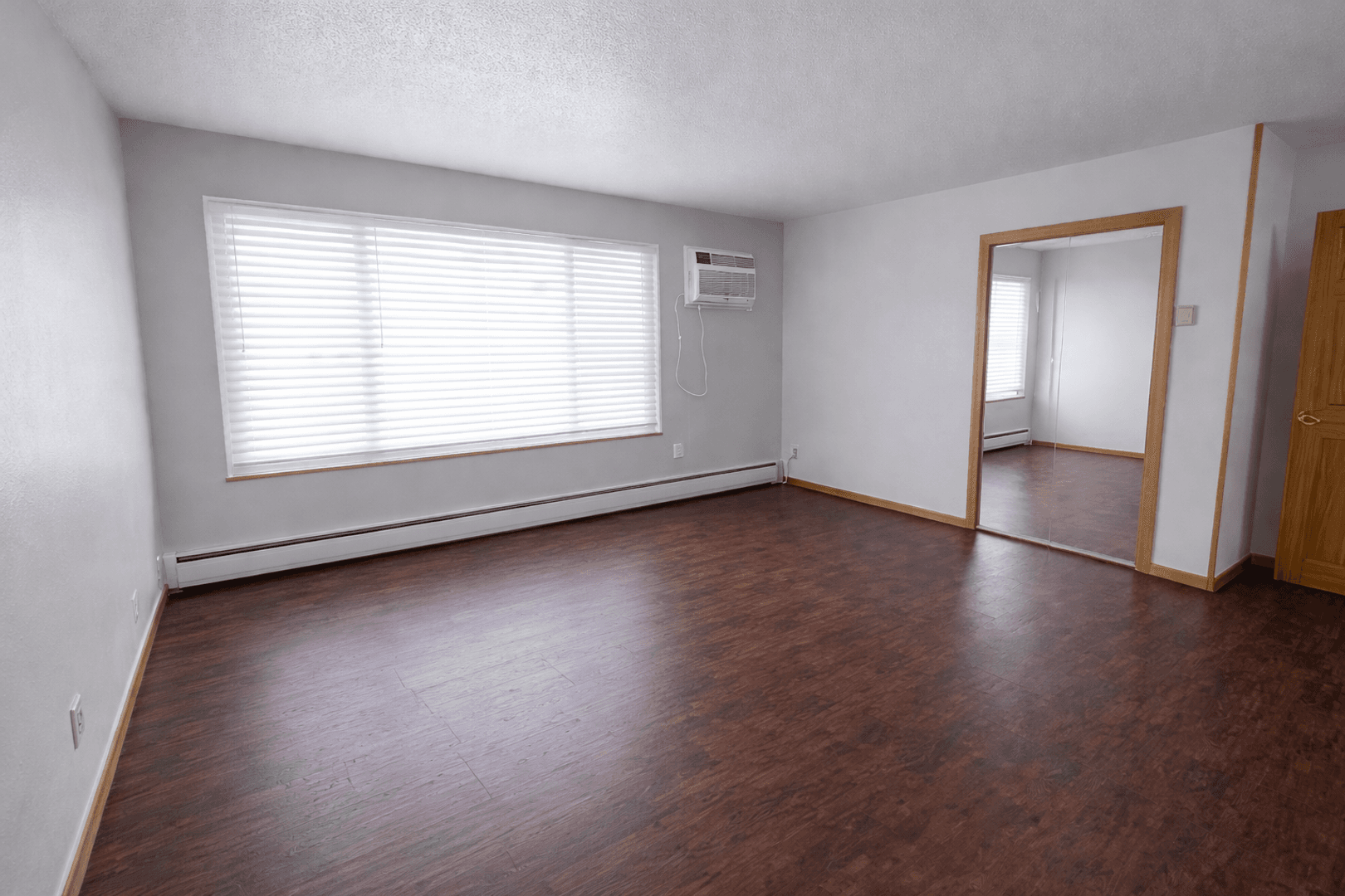 Minneapolis Apartment: 414 7th Ave SE