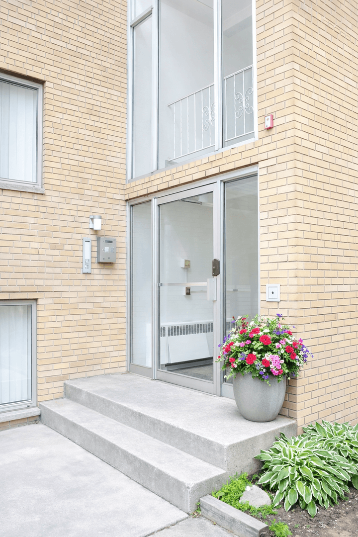 Minneapolis Apartment: 616 10th Ave SE