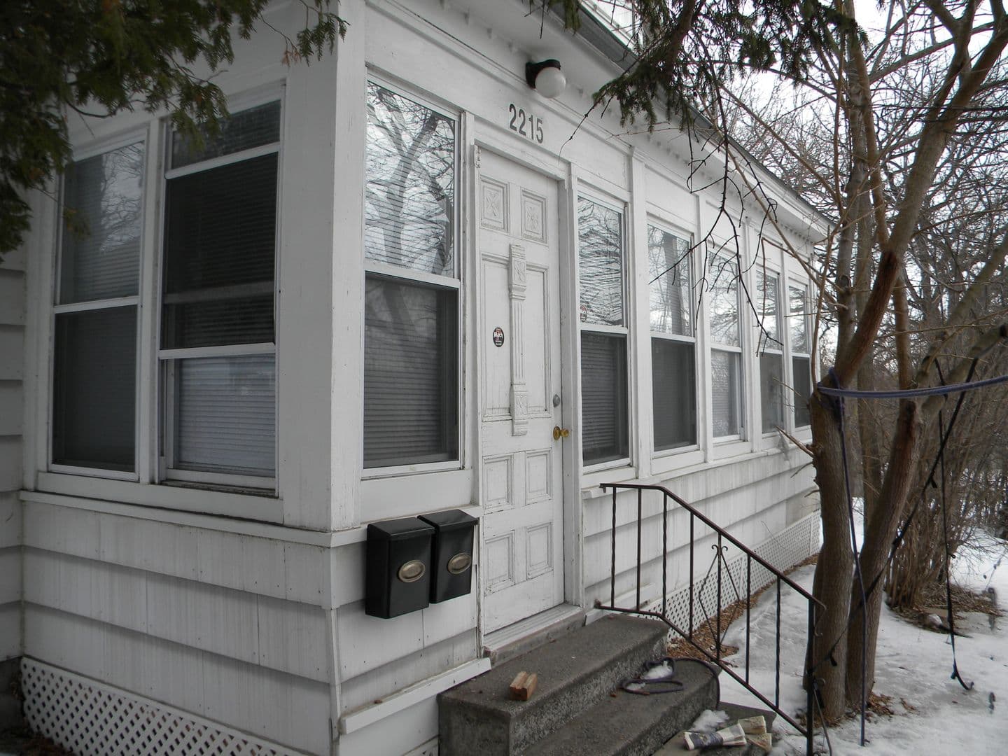 St. Paul Apartment: 2215 Como Ave