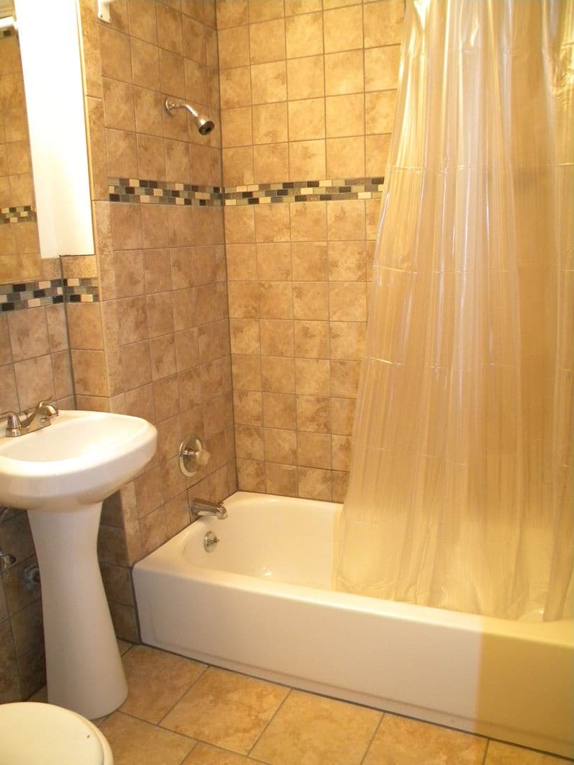 Minneapolis Apartment: 2929 Fillmore St NE