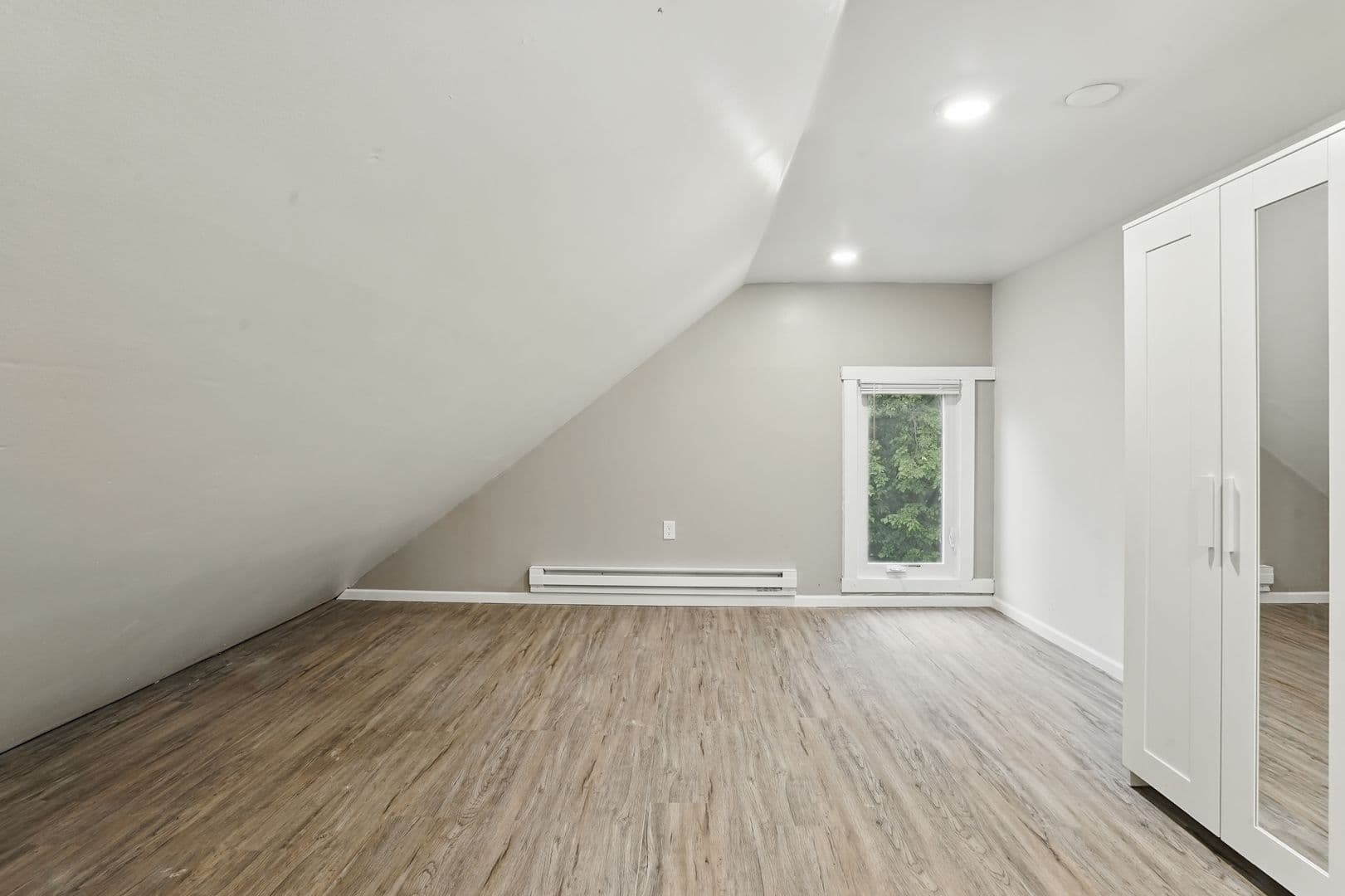 St. Paul Apartment: 427-429 Dewey St