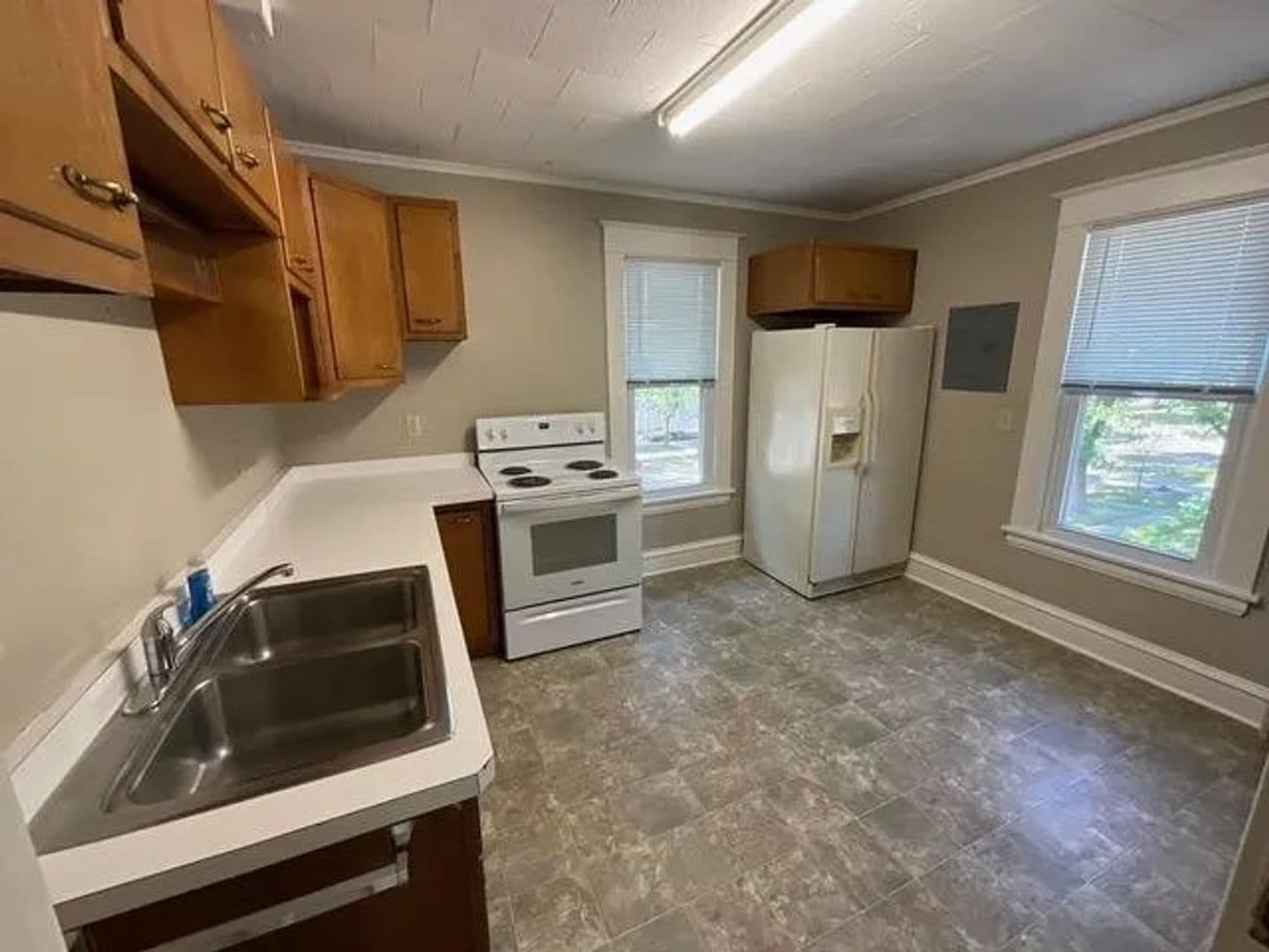 St. Paul Apartment: 803 Snelling Ave N