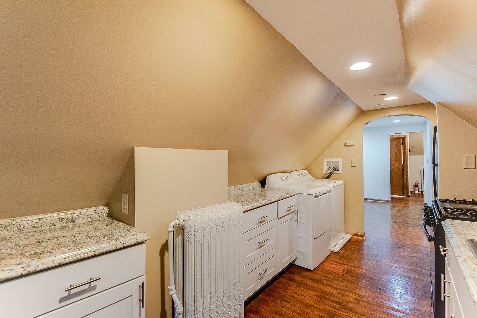 St. Paul Apartment: 293 Wilder St