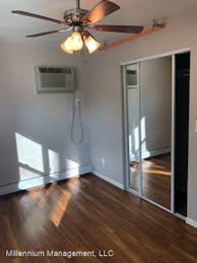 Minneapolis Apartment: 815 13th Ave SE