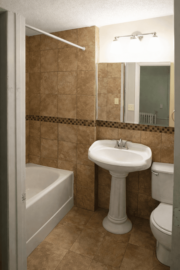 Minneapolis Apartment: 1221-23 8th St SE