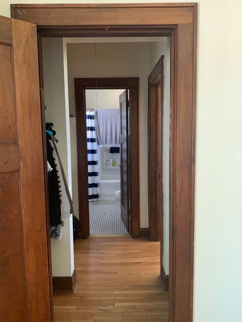Minneapolis Apartment: 813 University Ave SE