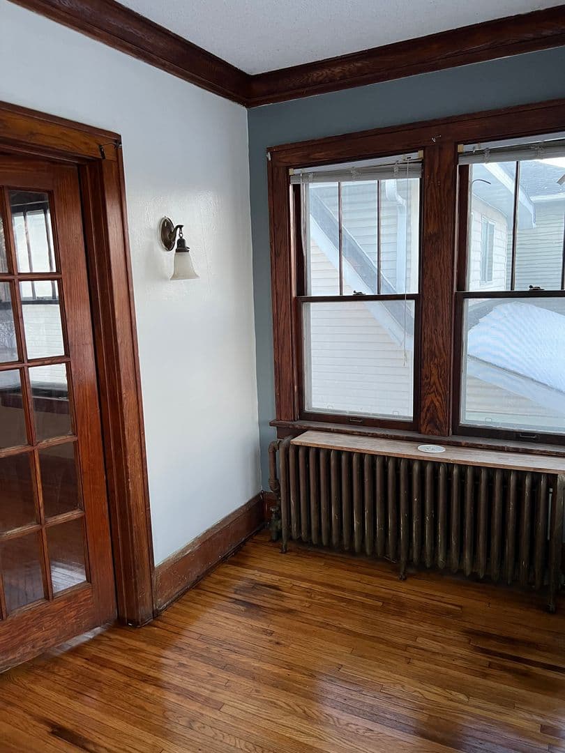 St. Paul Apartment: 613 Snelling Ave N