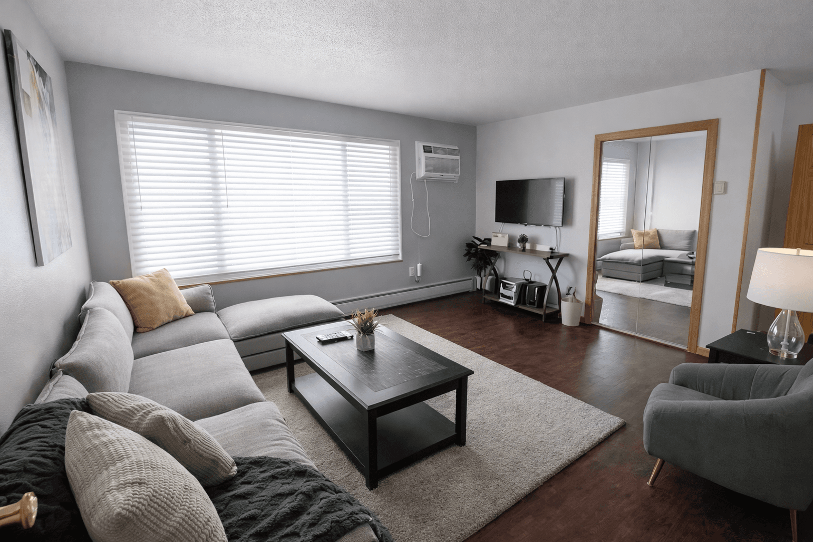 Minneapolis Apartment: 414 7th Ave SE