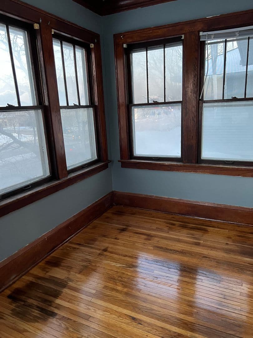 St. Paul Apartment: 613 Snelling Ave N