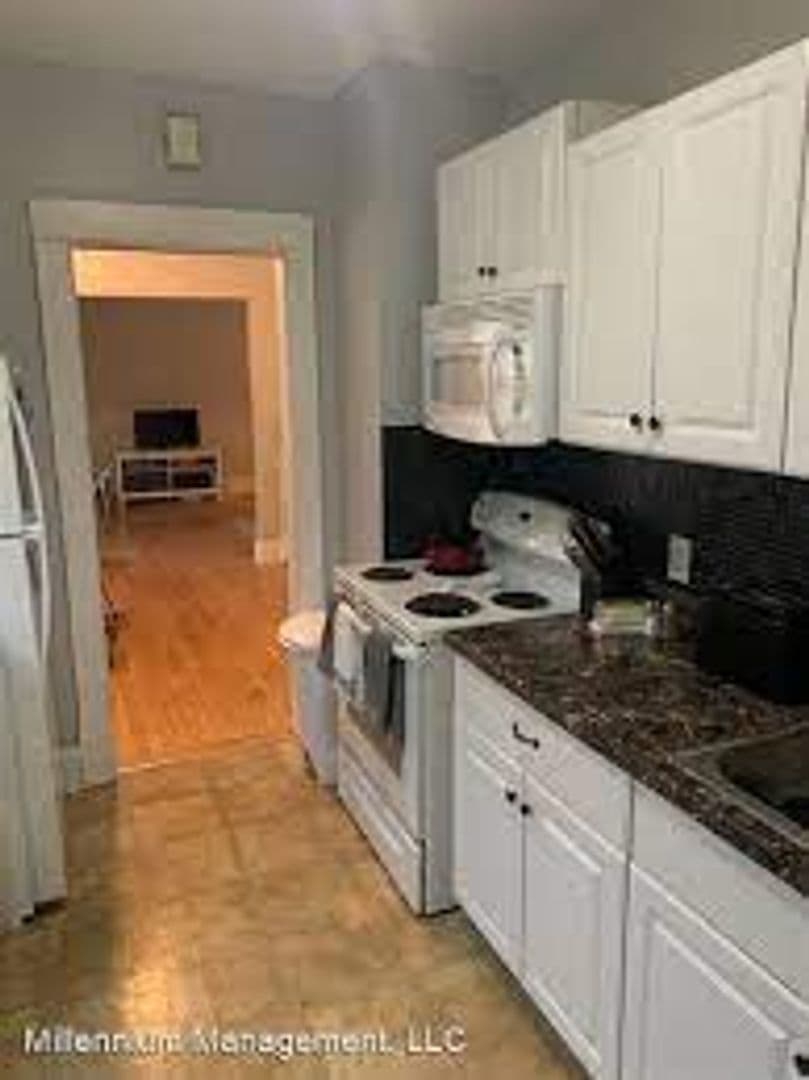 Minneapolis Apartment: 808-810 University Ave SE