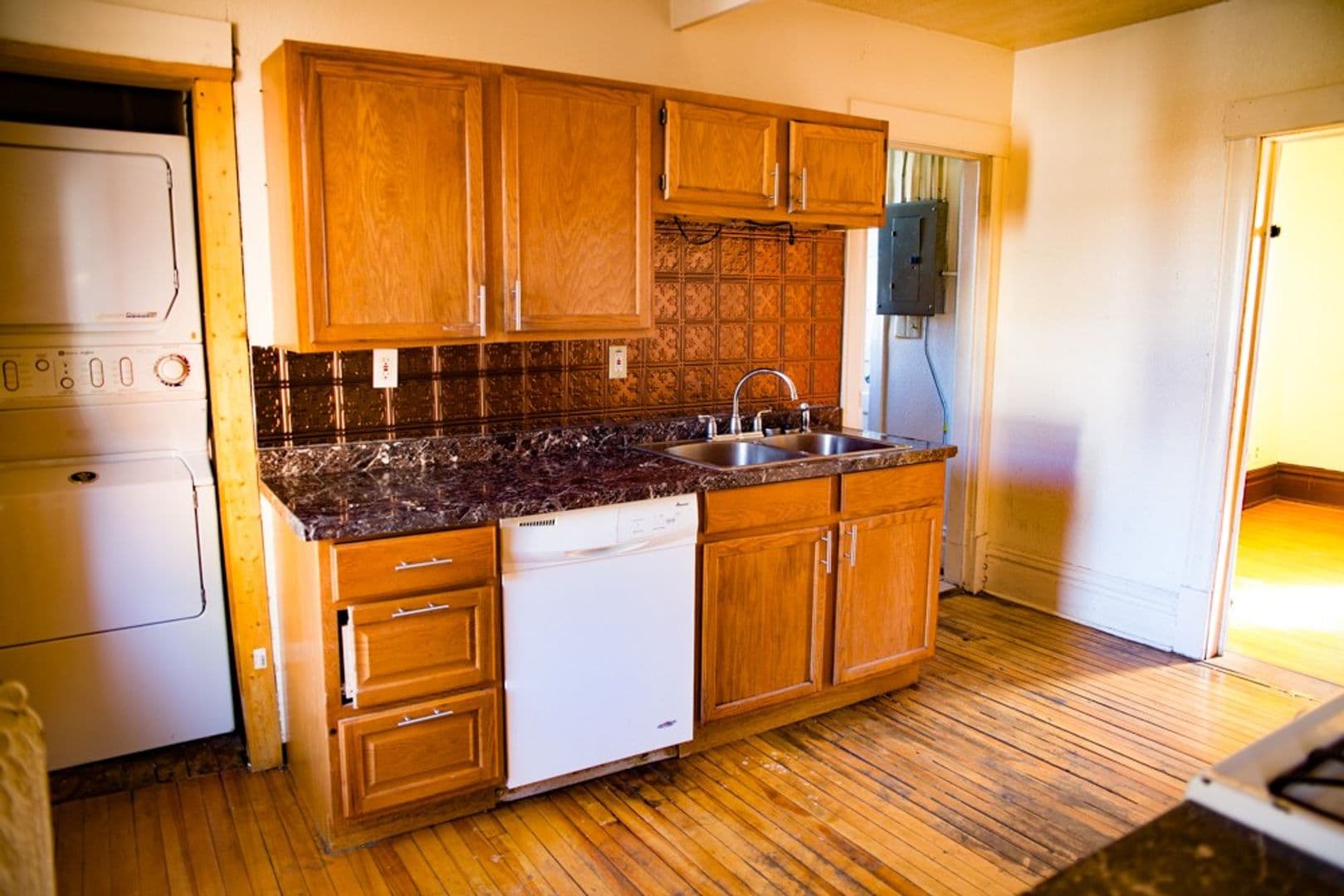 Minneapolis Apartment: 1309 E Hennepin Ave